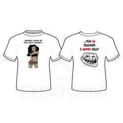 Camiseta: Atras de uma bela mulher...